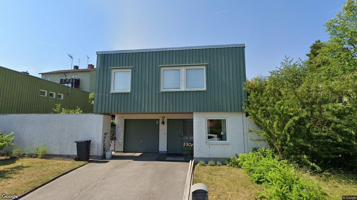 nya-gare-till-kedjehus-i-tvidaberg-prislappen-2-205-000-kronor