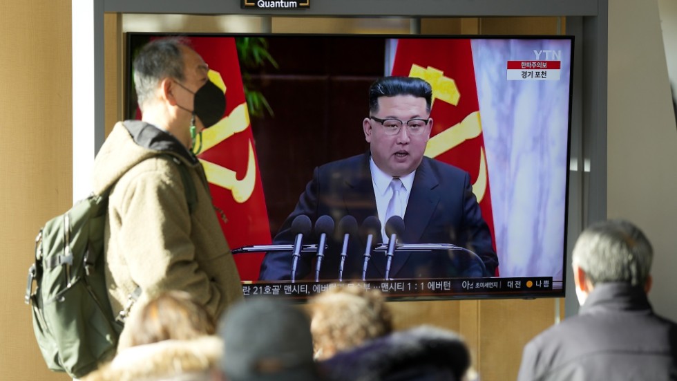 Nordkoreas diktator Kim Jong-Un, i en sydkoreansk tv-sändning på en järnvägsstation i Seoul tidigare i januari.