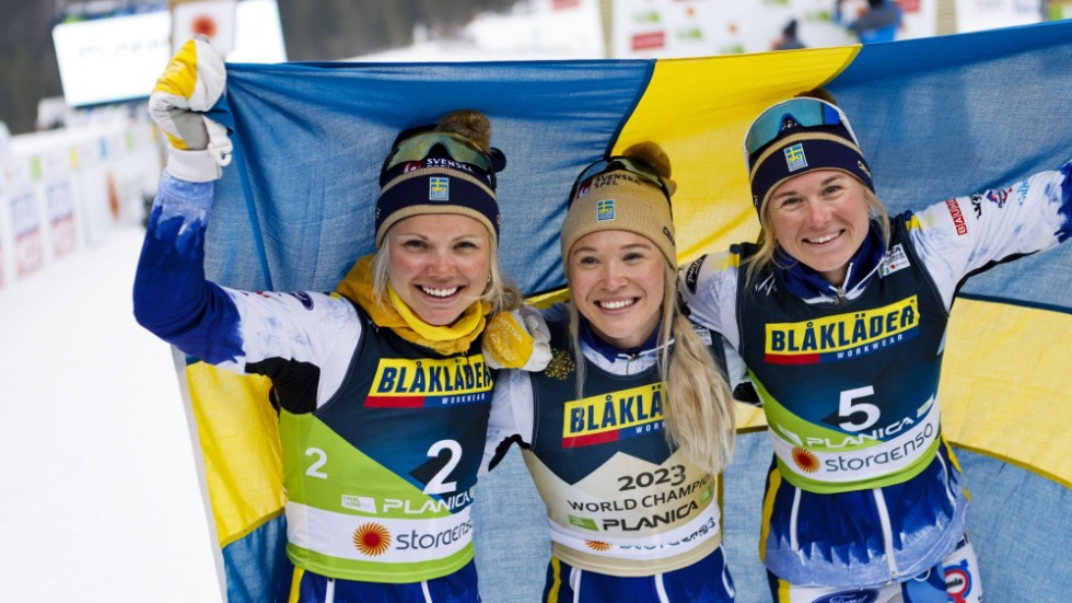 Svensk medaljsuccé. Guldvinnaren Jonna Sundling, mitten, firar tillsammans med Emma Ribom (silver, till vänster) och Maja Dahlqvist (brons).