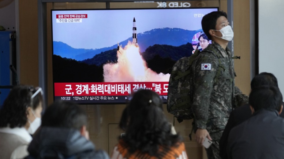 Ett sydkoreanskt nyhetsinslag efter robotavfyrningarna den 2 november.