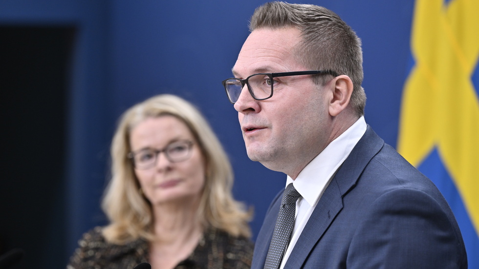Skolminister Lotta Edholm (L) presenterade Joakim Malmström som ny generaldirektör för Skolverket.