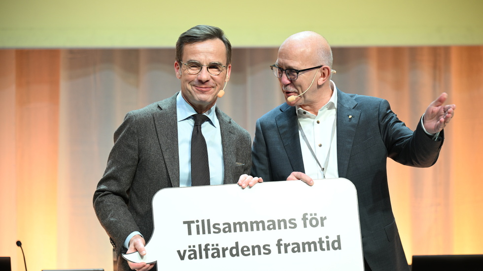 Statsminister Ulf Kristersson (M) och SKR:s ordförande Anders Henriksson under Sveriges Kommuner och Regioners kongress i Helsingborg.