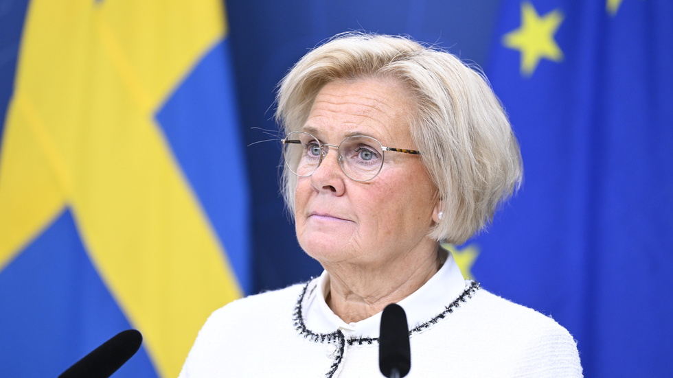 Petra Lundh tillträder som ny rikspolischef den 1 december. Som Sveriges läge är nuförtiden så har en rikspolischef ett uppdrag som är att likna vid ÖB: s. Svårt, tungt och stridigt. Och avgörande för allas vår säkerhet. 