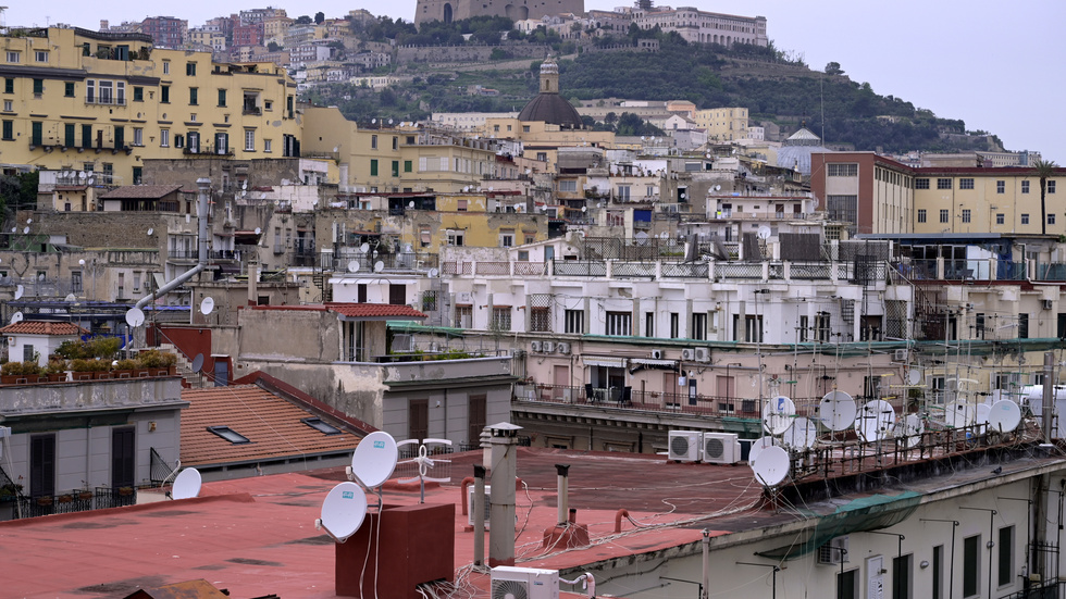 Neapel är en de italienska städer som rapportera om stor gängkriminalitet. Arkivbild.