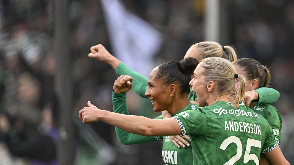 Madelen Janogy firar 2–0-målet mot IFK Norrköping.