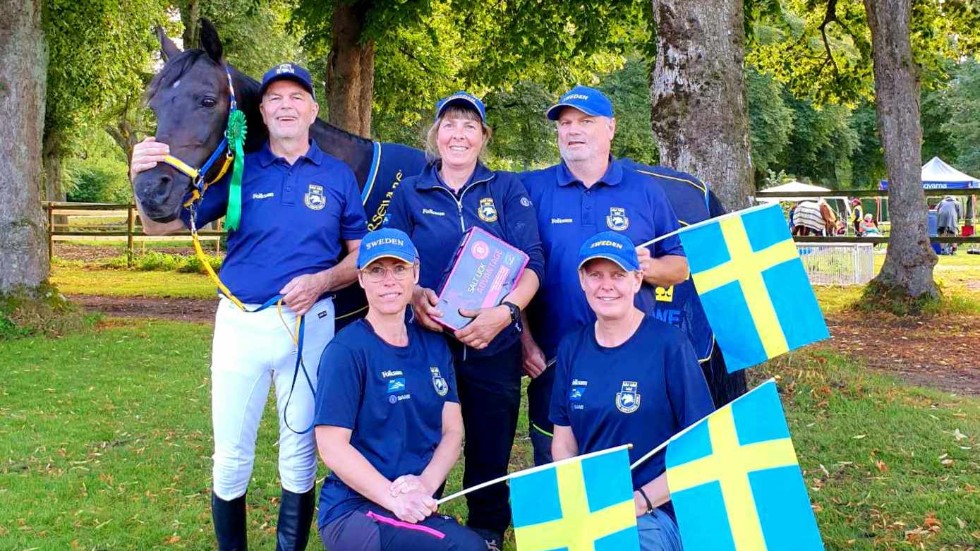 Kjell Westerback och Hadari med teamet Camilla Nilsson, Kent Nilsson, Karin Melkersson  och Lollo Önnefors.