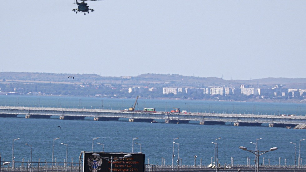 Den ryskbyggda Kertjbron, som förbinder Ryssland med den ockuperade Krimhalvön, utsattes under måndagen för en attack. Arkivbild.