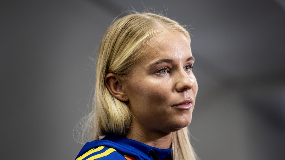 Stina Lennartsson träffade pressen efter tisdagens träning på det svenska landslagets VM-bas i utkanterna av Wellington.