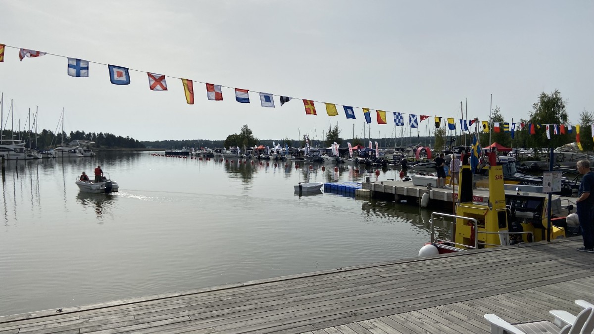 Trosas flytande båtmässa har dragit igång