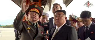 Kim tittade på bombplan med rysk minister