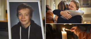 Tända ljus och tårar: Skelleftebor samlades för försvunne Elliott