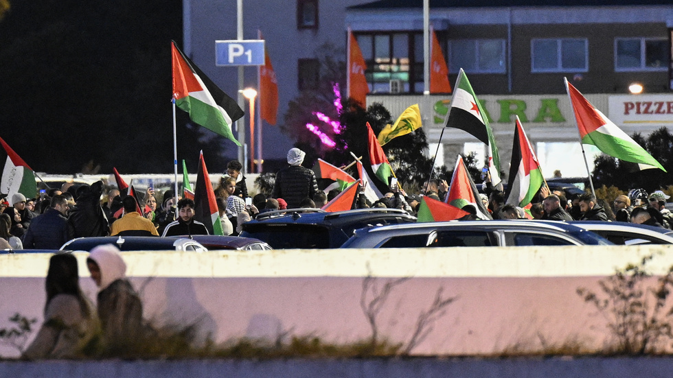 Hamas terrorattack mot Israel firades med manifestationer på flera håll i Sverige. På bilden en kortege med hundratals bilar som körde genom Malmö den 8 oktober. Arkivbild.