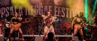 Hon stal hela showen på första kvällen av reggaefestivalen