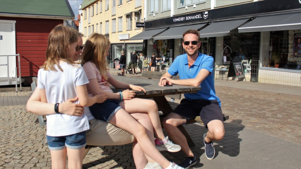 "Semester i Sverige, vi tycker om att titta i byn", säger Per Bö Hägge som åkt till Vimmerby tillsammans med sin familj från Bergen i Norge.