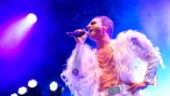 Recension: Herregud, The Ark – bandet bjöd på Stadsfestens bästa spelning på många år • ”Inget mindre än ett väckelsemöte – i en kostym av glamrock” 