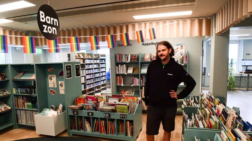 Olle Ohlsson, bibliotekarie på Högdalens bibliotek, är kritisk till tillträdesförbudet. "Vem ska upprätthålla det?", säger han.