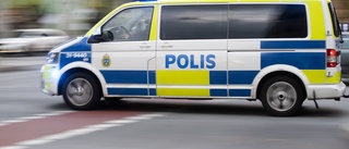 Larmet gick: mystisk man stoppade trafiken i Altuna • Vägrade kliva ur bilen när polisen kom