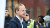 Högerextrem politiker yrkar skadestånd av spottande motdemonstrant