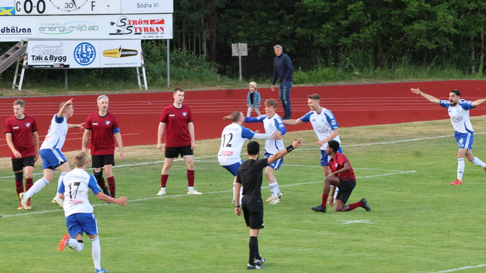 Hugo Karlsson bjöd på ett riktigt drömmål till 3-1 för Södra Vi mot IFK Tuna.