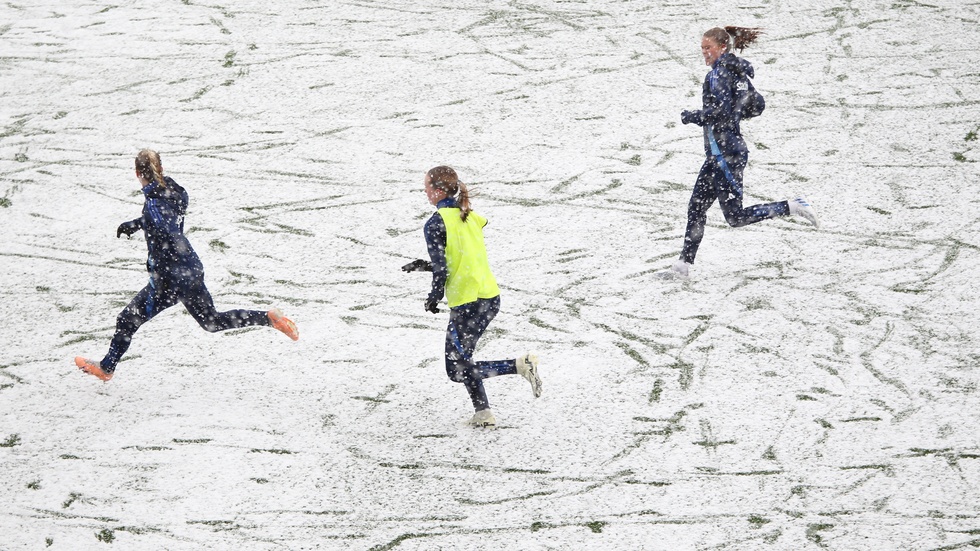 IFK Norrköping tränar i snö.