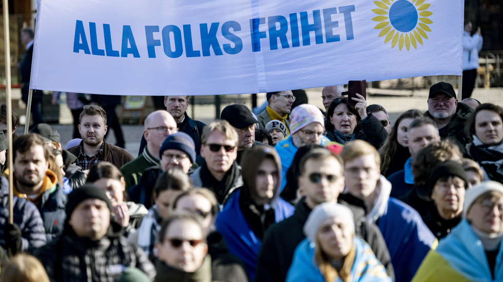 De som har flytt från Ukraina borde få studiestöd i Sverige, menar debattören.
