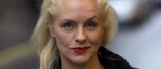 Regina Lund sprider "random love" i Västervik