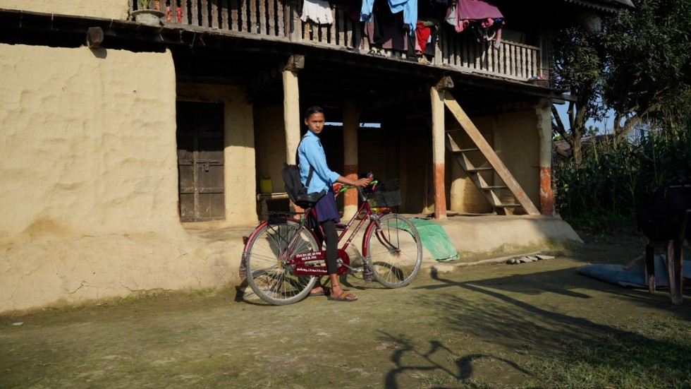 Den 30 juli uppmärksammas FN:s internationella dag mot trafficking av personer. Devaki är ett av de barn som Islamic Relief stöttar i Nepal, för att hon ska kunna fullfölja sin utbildning.