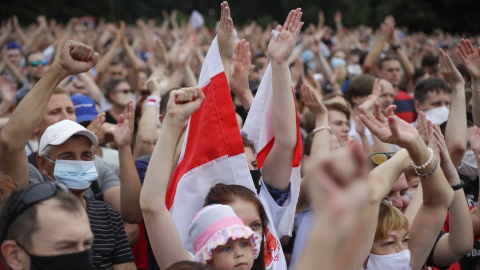 Belaruser på ett massmöte med oppositionen.