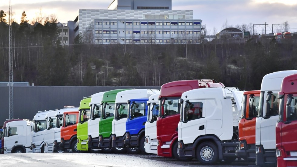 Lastbils- och busstillverkaren Scania planerar att dra ned antalet anställda med 5|000 medarbetare under hösten. Arkivbild