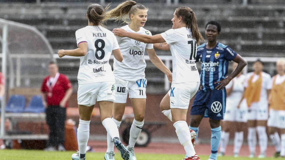 Umeås Therese Simonsson (mitten), här i en match mot Djurgården, visade vägen i 3–0-segern mot Vittsjö. Arkivbild.