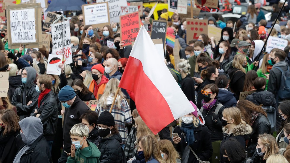 Demonstrationer mot skärpt abortlag i Warszawa i onsdags.