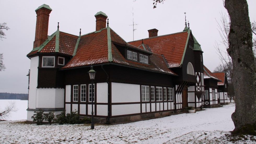 Villan - ett lyckligt hus som rymmer många berättelser i Viveka Adelswärds nya bok.