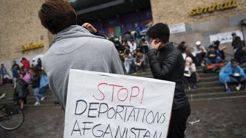 Manifestation 2017 på Medborgarplatsen i Stockholm mot utvisningar av ensamkommande unga till Afghanistan.