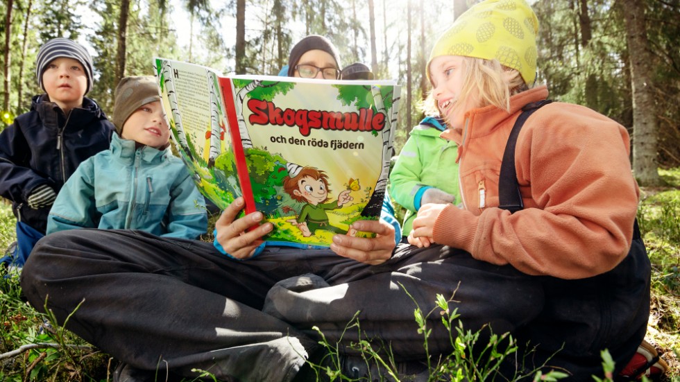Forskning visar att utomhusundervisning har en positiv effekt på inlärningsförmågan och därmed skolprestationen, skriver Lars Lundström, Friluftsfrämjandet, och Kerstin Andersson, Ur och skur. 