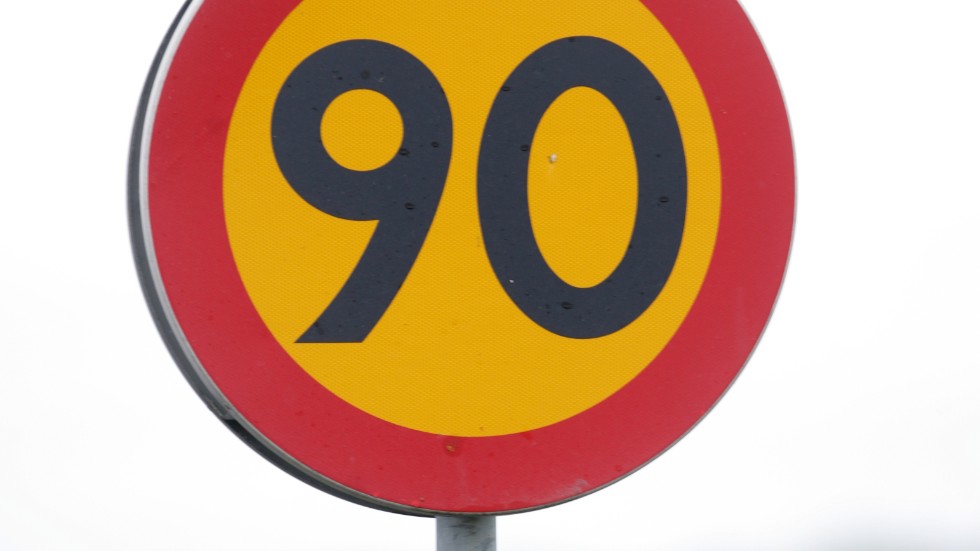 Flera vägar sänks från 90 km/h till 80 km/h.