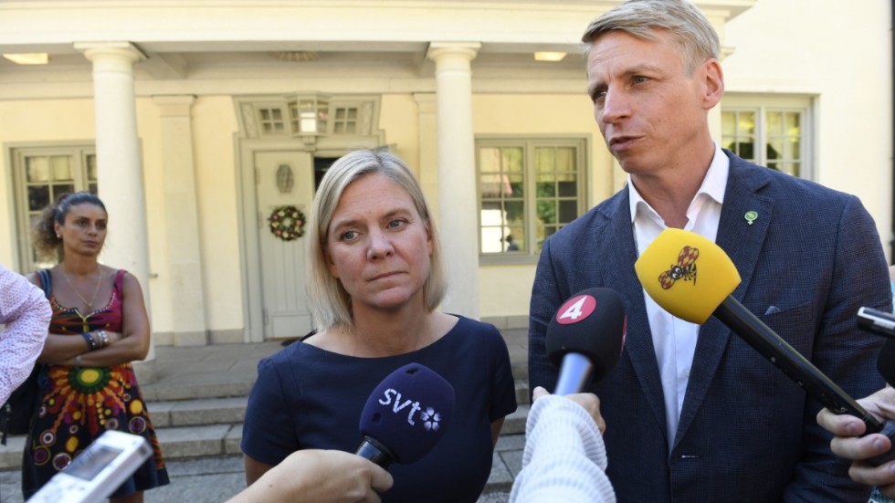 Det som hände i veckan visade att det verkligen är två partier som skiljer sig åt, och fortfarande är nog synen på makt och ansvar den stora skiljefrågan, skriver Lars Stjernkvist. Bilden på Magdalena Andersson (S) och Per Bolund (MP) är från Harpsund 2016.