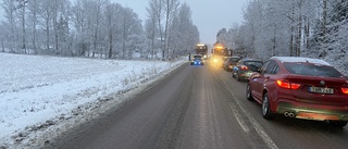 Två avåkningar på samma väg utanför Strängnäs – orsakade stopp i trafiken