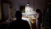Sjuksköterska på sjukhuset ställer den stora frågan - vems ansvar är allt detta?