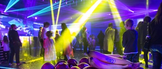 Se när barnen tog över nattklubben – dans för fulla muggar