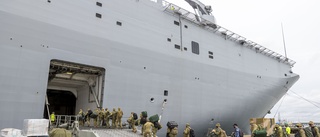 Hjälpfartyg ankrar i Tonga trots covidsmitta