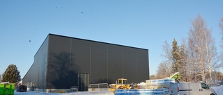 Här är jättebyggnaden som ska bli en padelhall: "Vi kommer att öppna snart"