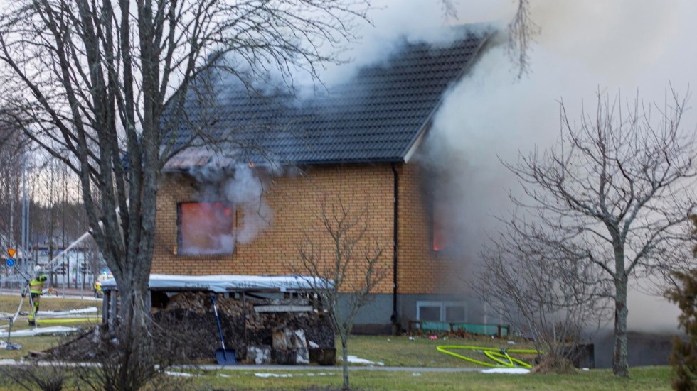 Den misstänkta mannen hann inte höras av polisen innan han avled till följd av skador som uppstod i samband med branden.