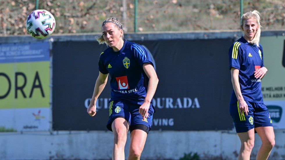 Linda Sembrants högerknä är tillbaka i gott slag. Juventusbacken är under Algarve Cup med och tränar med fotbollslandslaget för första gången på nästan ett år.