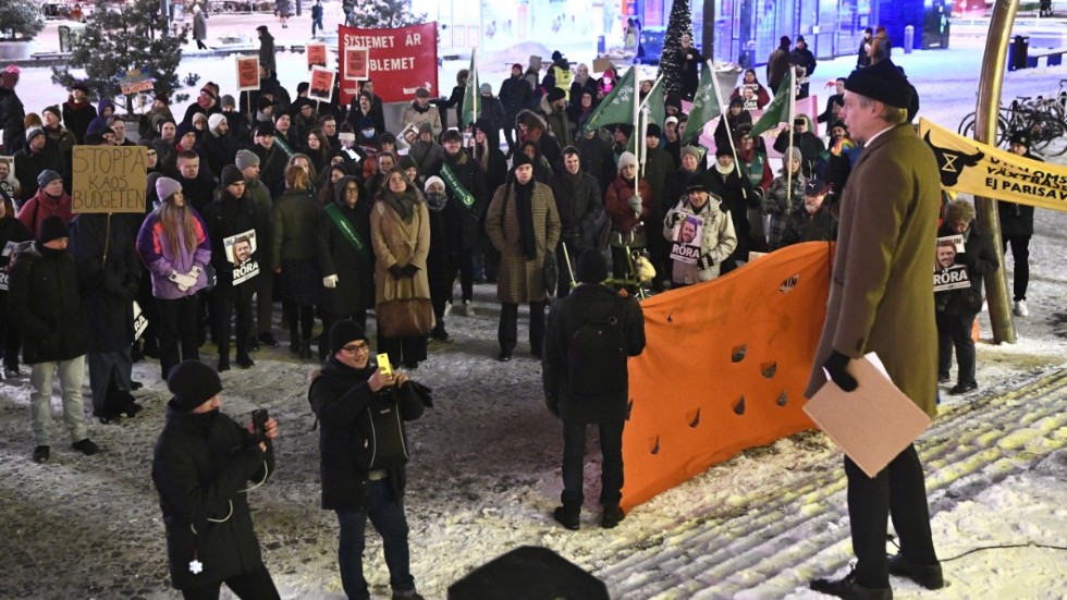 Per Bolund talade på en demonstration arrangerad av Fältbiologerna.