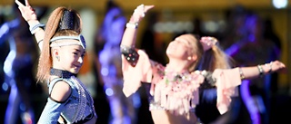 1 500 dansare gör upp om VM i disco – elever och lärare på skola uppmanas att lämna bilen hemma