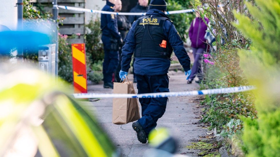 Polis och avspärrningar i Vellinge efter detonationen.