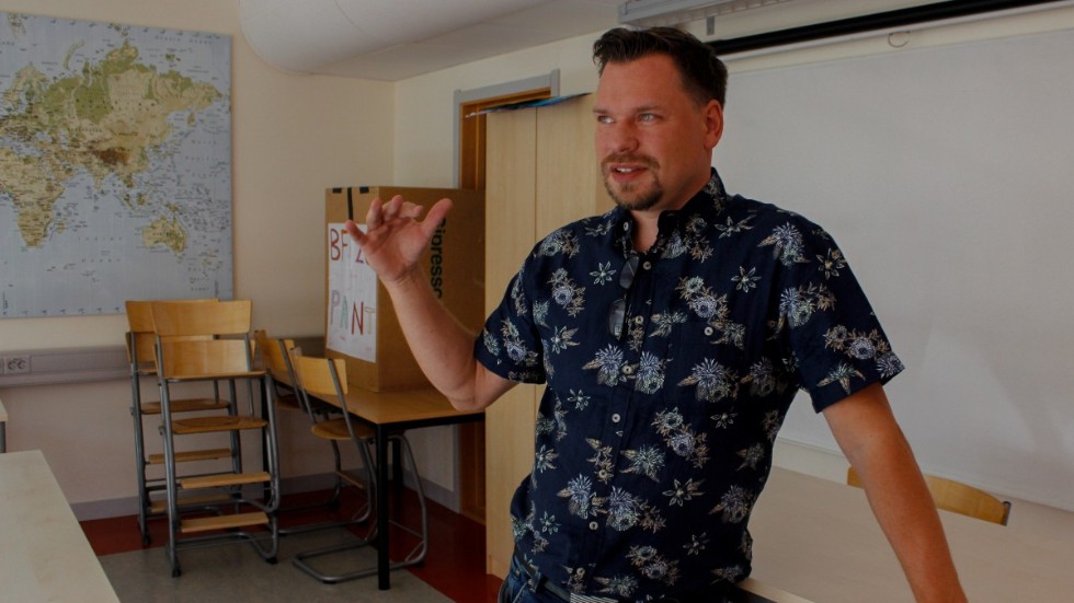 Stefan Toivonen är lärare i samhällskunskap på Hultsfreds gymnasium. De senaste ett och ett halvt året har präglats mycket av restriktionerna och klassrumsundervisningen har uteblivit helt i perioder.