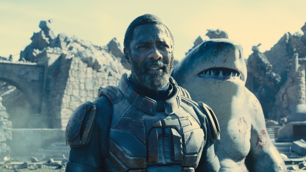 Idris Elba med kompis i senaste "The Suicide Squad".