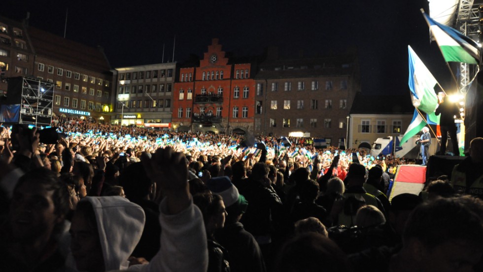 Publikhav framför stora scenen vid Storsjöyran i Östersund. Arkivbild.