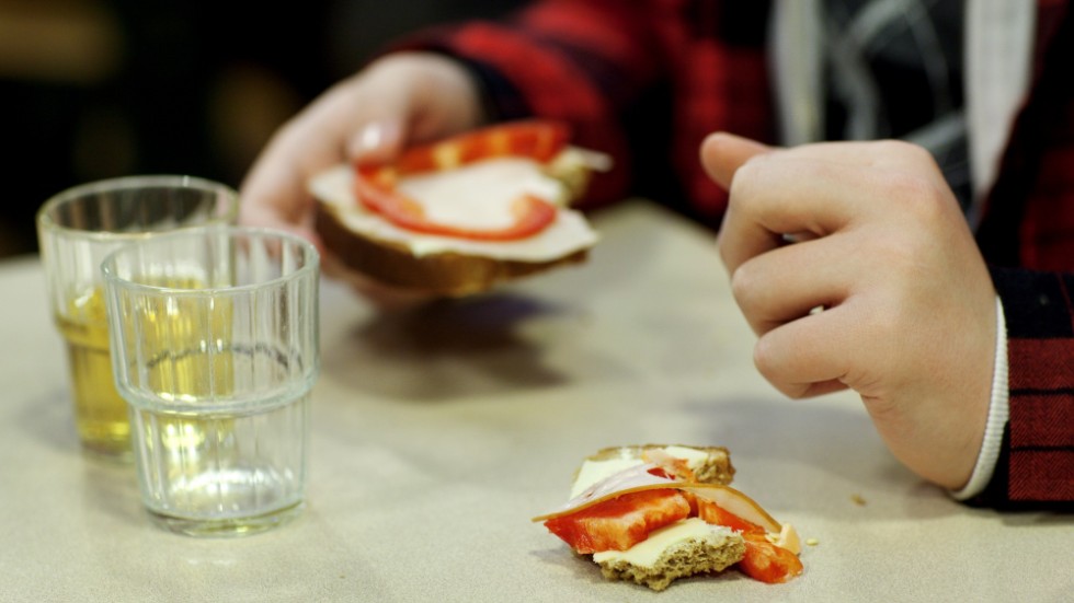 M och S:s löfte att införa frukost i Eskilstunas grundskolor kan tidigast införas under 2024.